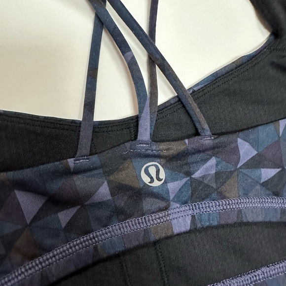 Lululemon Bra Size 6 - Picture 4 of 5